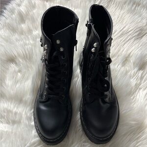 Stylish Black Women's Boots  7 1/2